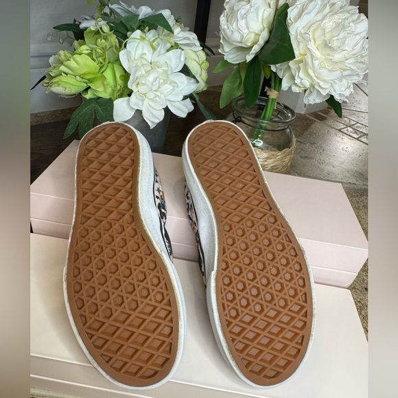 Vans Kids Slip-On Sneakers - Floral Leopard Design - Picture 4 of 6